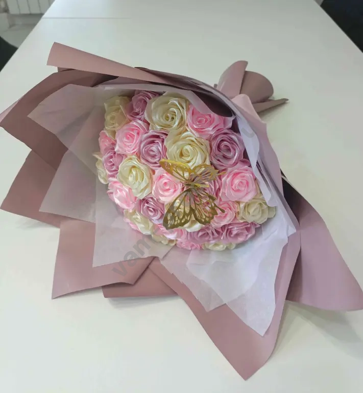 Букеты из атласных роз