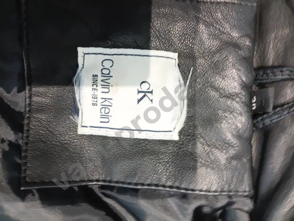 Натуральная 100% коженная Calvin Klein на 46р