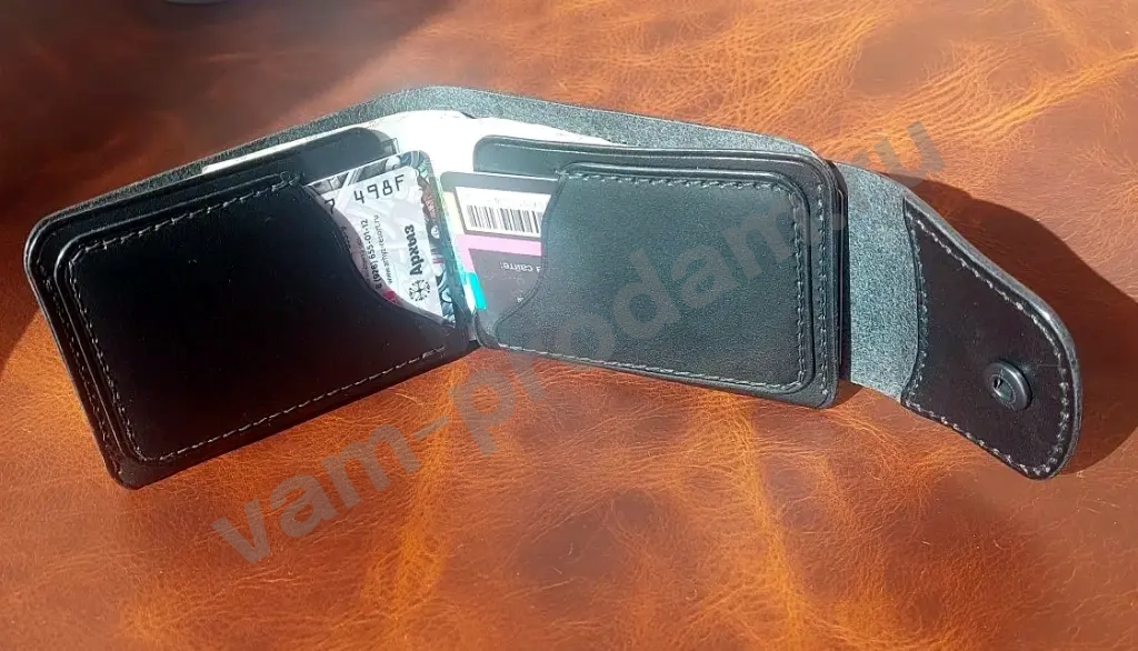 Кошелек кожаный - молодежный