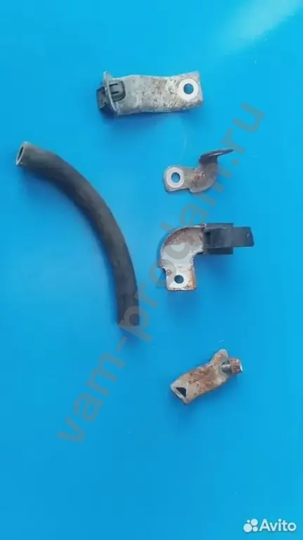 Кронштейн крышки головки блока цилиндров 4G15