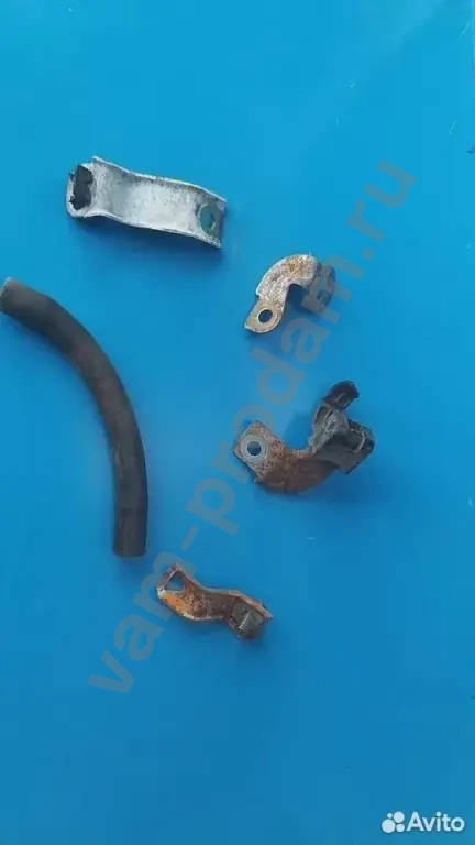 Кронштейн крышки головки блока цилиндров 4G15