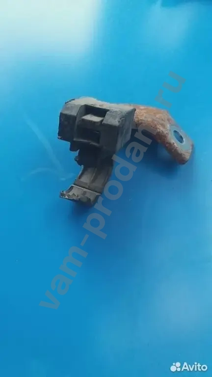 Кронштейн крышки головки блока цилиндров 4G15