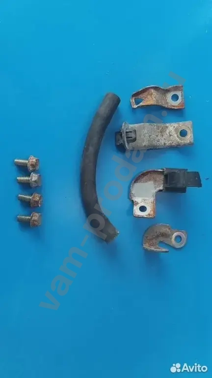 Кронштейн крышки головки блока цилиндров 4G15