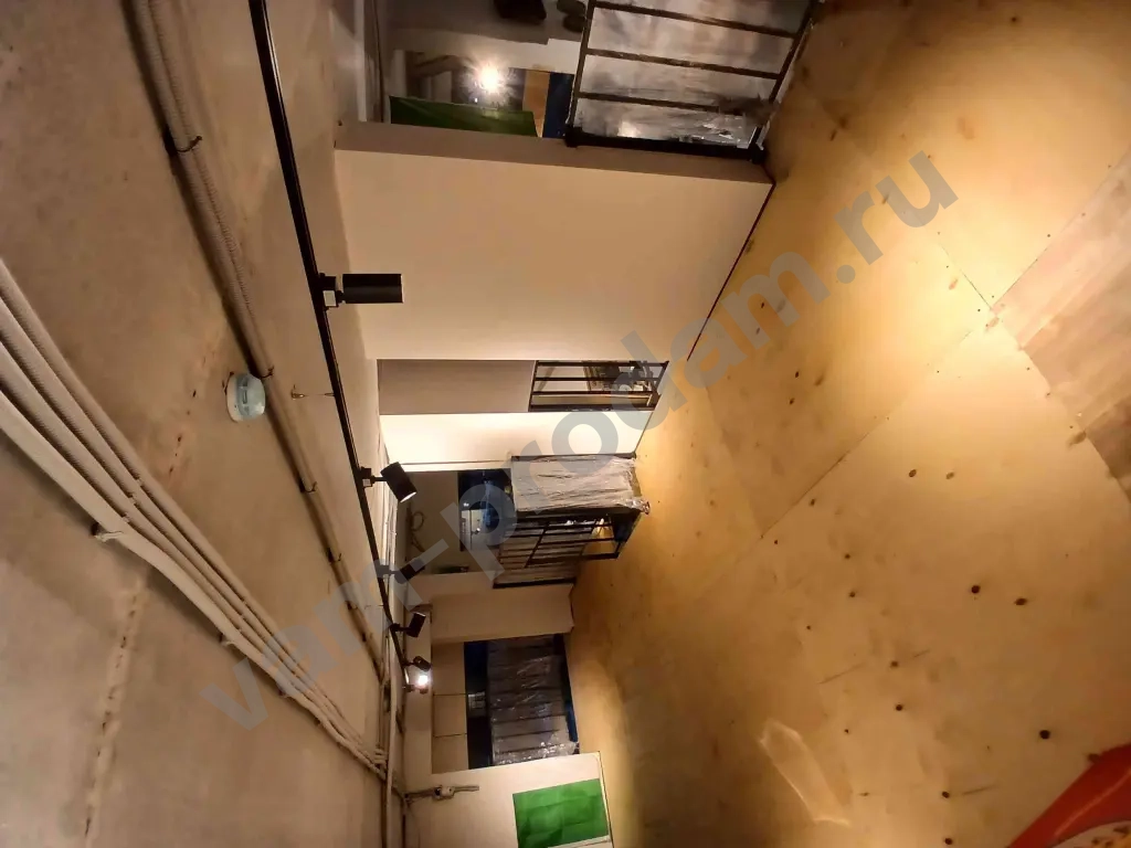 Антресольный этаж Лестница