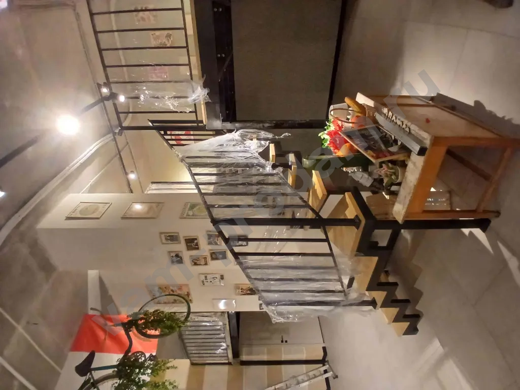 Антресольный этаж Лестница