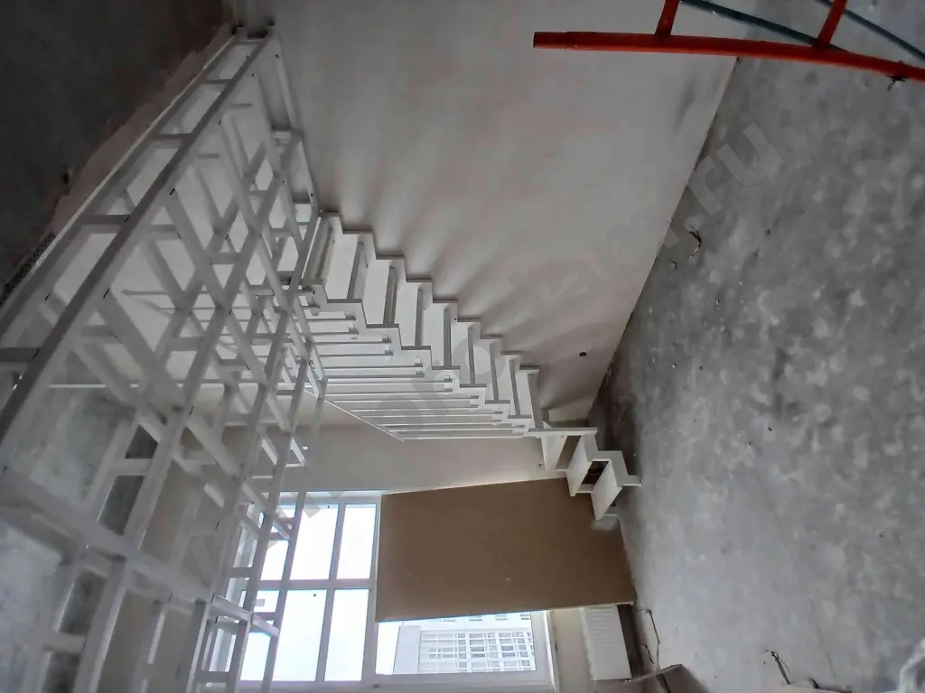 Антресольный этаж Лестница