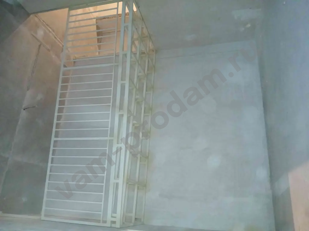 Антресольный этаж Лестница