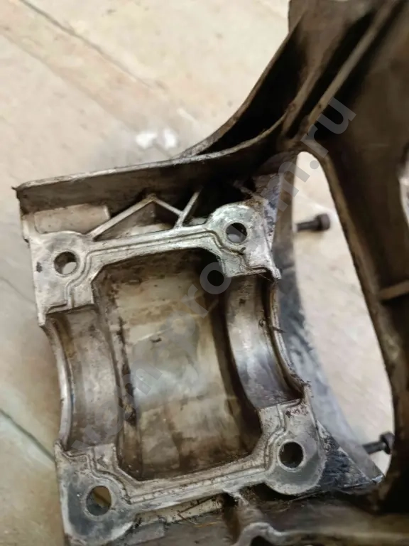 бу оригинальный картер Husqvarna 125r