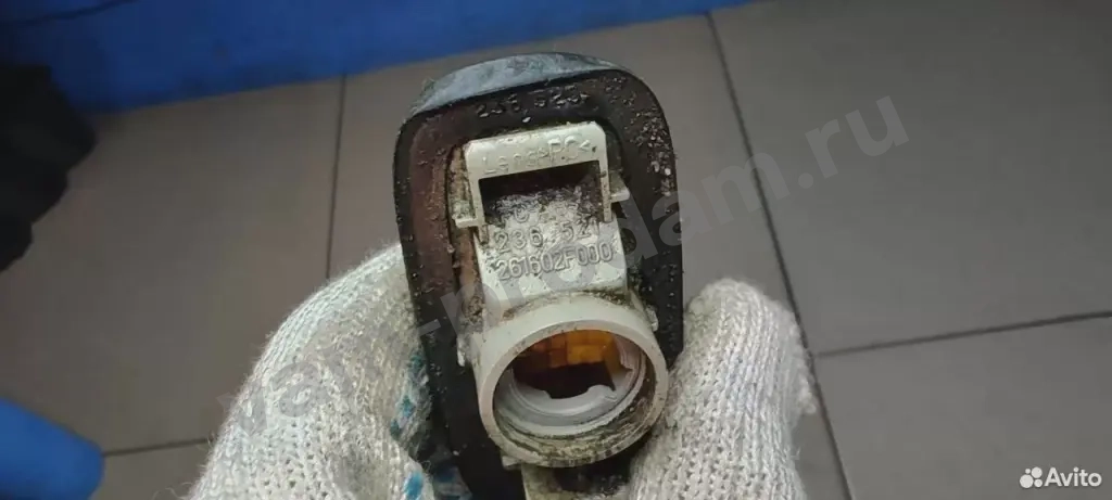 Указатель поворота в крыло Nissan Almera 1