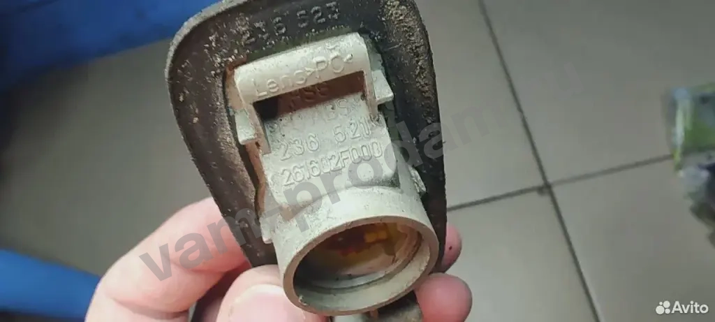 Указатель поворота в крыло Nissan Almera 1