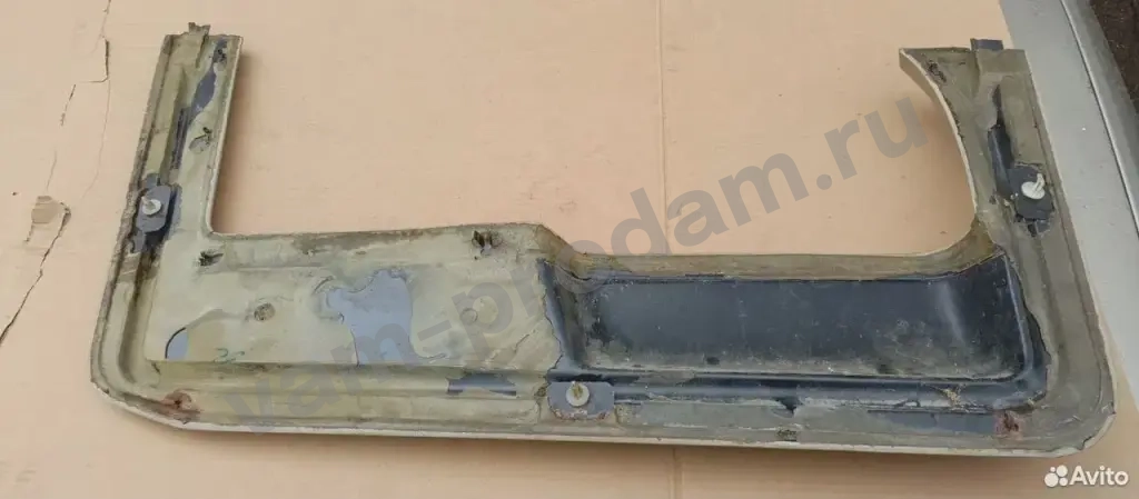 Обшивки двери передней правой нижняя bmw e23