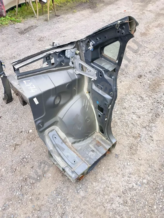 Четветь Тойота Сиена + крыло