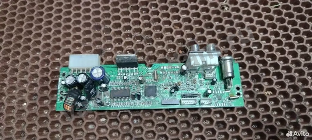Главная плата усилителя автомагнитолы