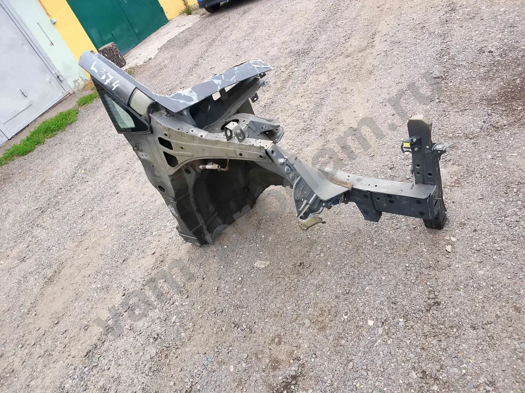 Четветь Тойота Сиена + крыло