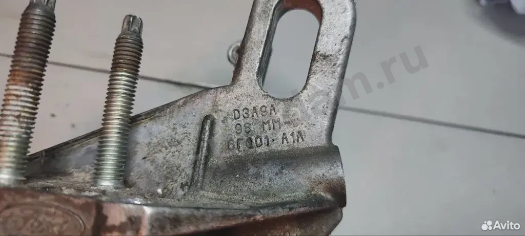 Кронштейн двигателя правый 98MM6F001A1A Ford Focus
