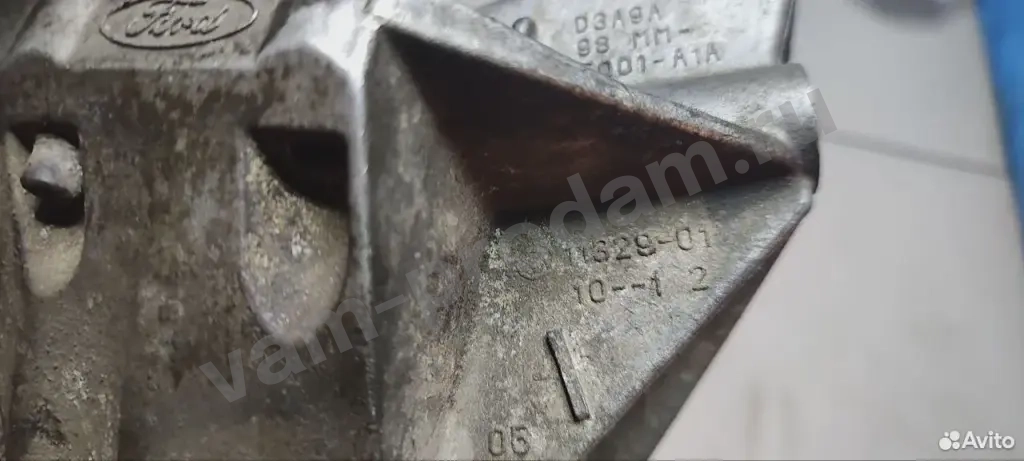 Кронштейн двигателя правый 98MM6F001A1A Ford Focus