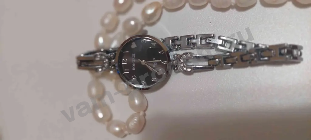 Часы наручные,кварцевые