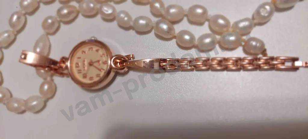 Часы наручные,кварцевые