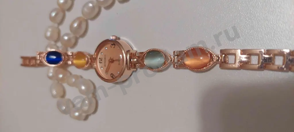 Часы наручные,кварцевые