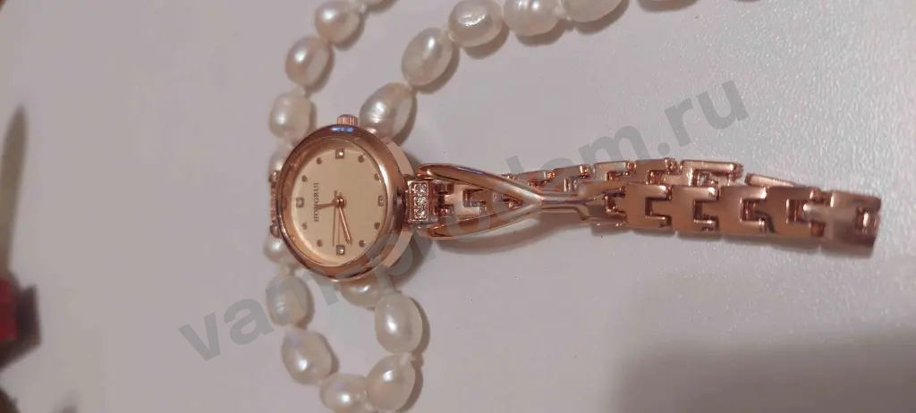 Часы наручные,кварцевые