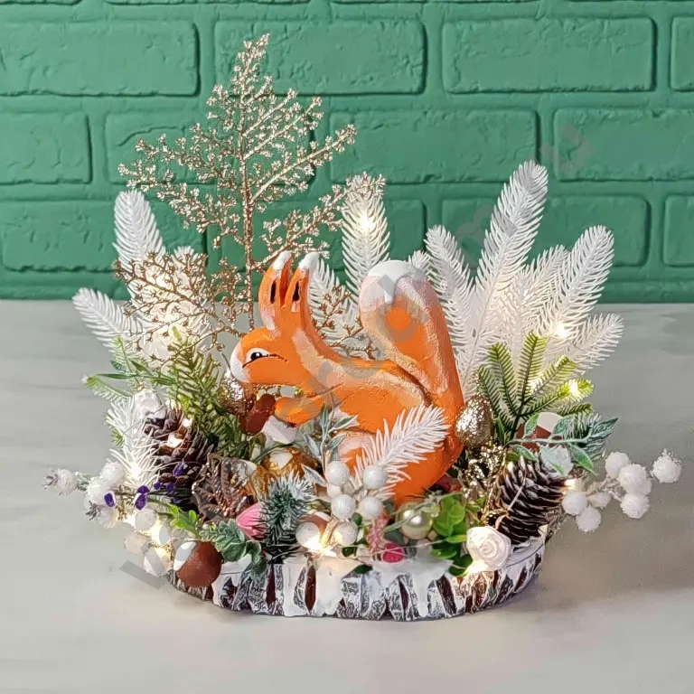 Зимняя конкурсная поделка “Белка в снегу” на спиле дерева | Для садика и школы | Премиум декор