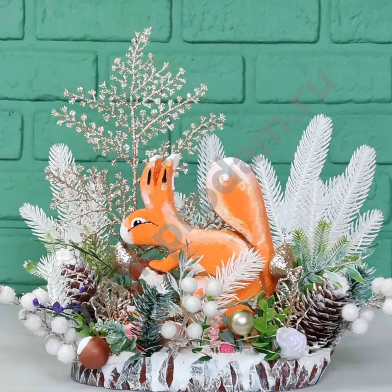 Зимняя конкурсная поделка “Белка в снегу” на спиле дерева | Для садика и школы | Премиум декор