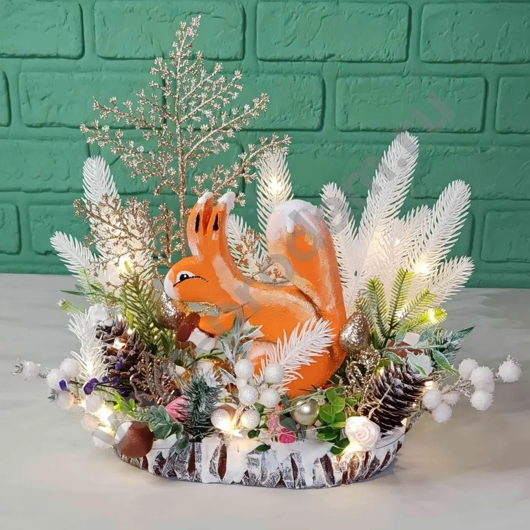 Зимняя конкурсная поделка “Белка в снегу” на спиле дерева | Для садика и школы | Премиум декор