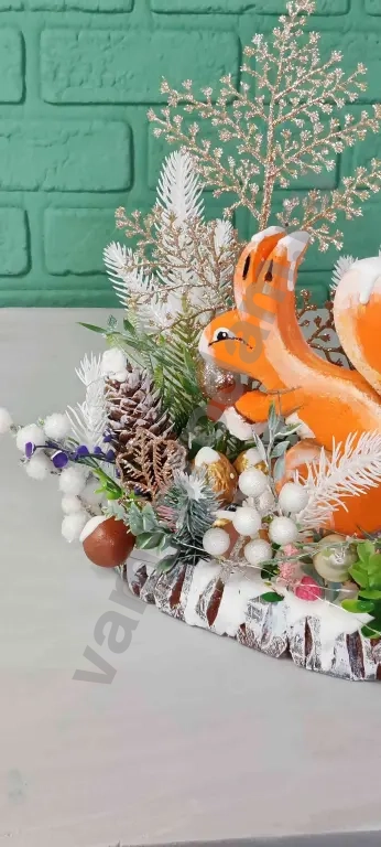 Зимняя конкурсная поделка “Белка в снегу” на спиле дерева | Для садика и школы | Премиум декор