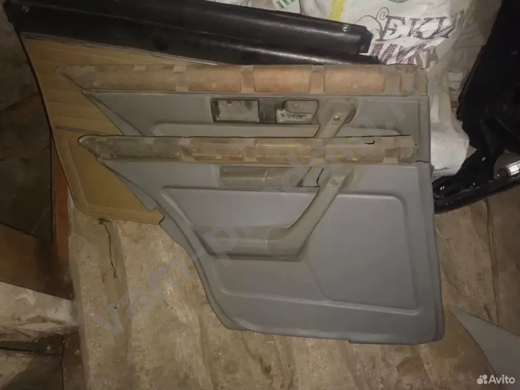 Обшивка двери задней левой бмв е34