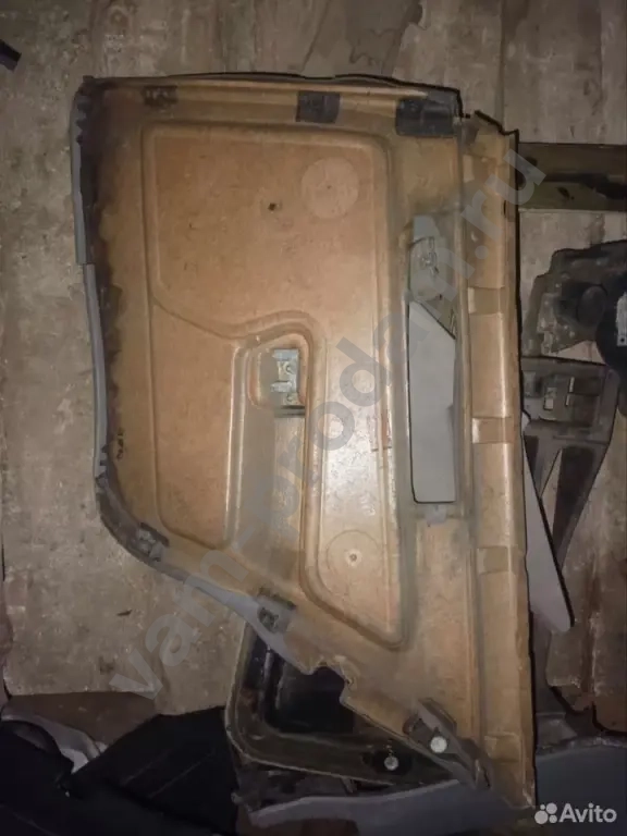 Обшивка двери задней левой бмв е34