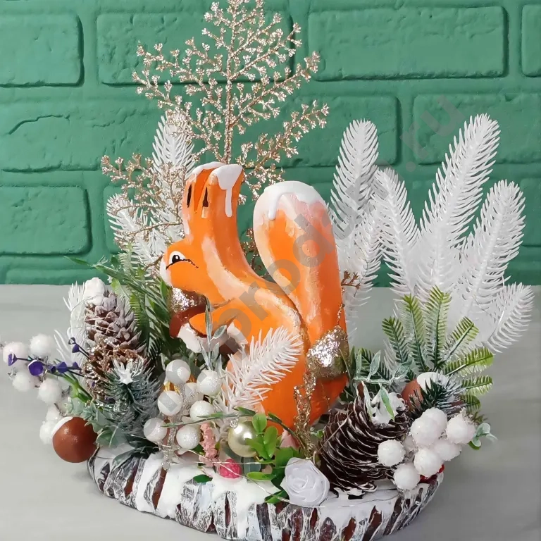 Зимняя конкурсная поделка “Белка в снегу” на спиле дерева | Для садика и школы | Премиум декор