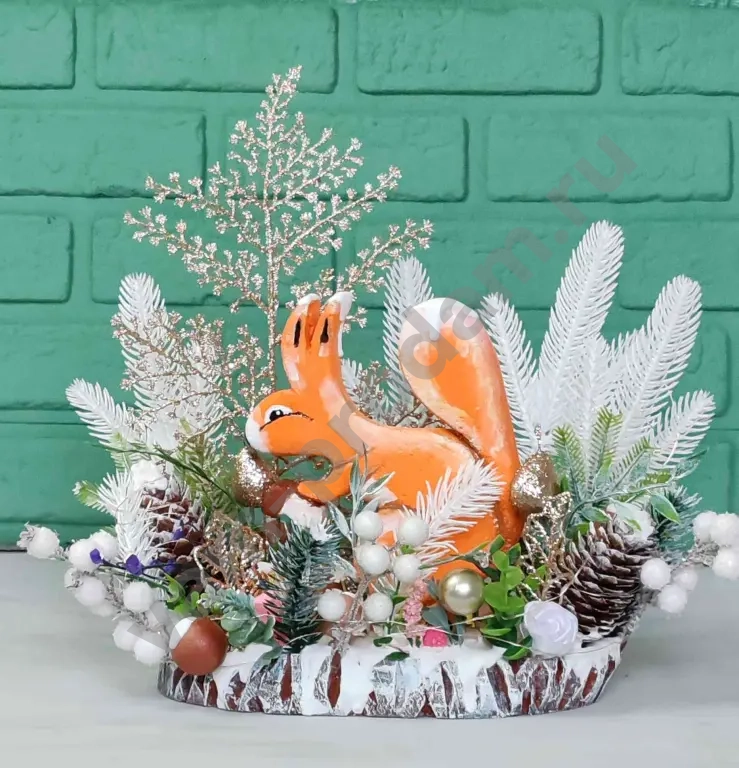 Зимняя конкурсная поделка “Белка в снегу” на спиле дерева | Для садика и школы | Премиум декор