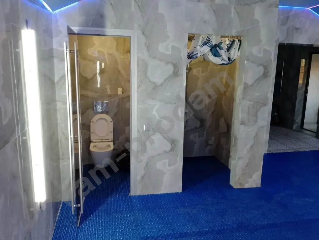 Антискользящее покрытие в бассейн, баню, душ