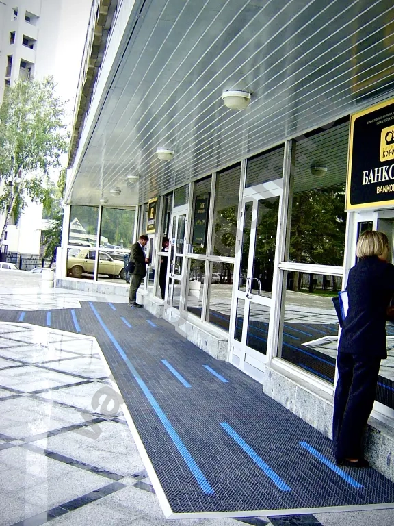 Грязезащитное покрытие на вход и на лестницу