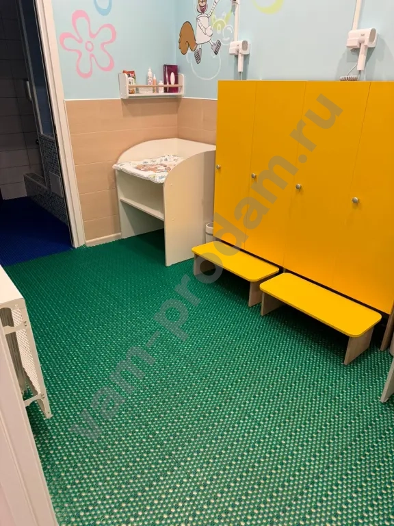 Антискользящее покрытие в бассейн, баню, душ