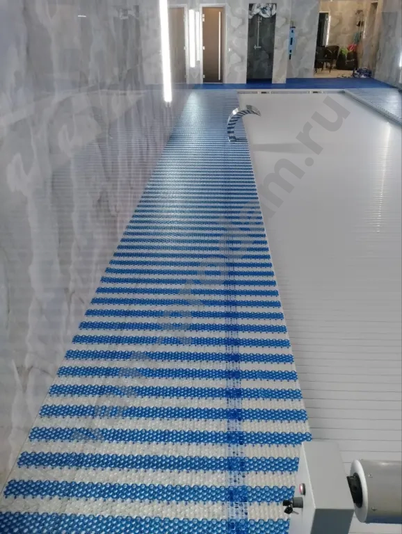 Антискользящее покрытие в бассейн, баню, душ