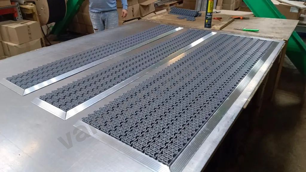 Порог алюминиевый универсальный