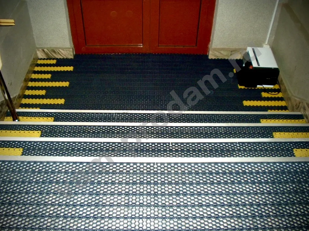 Грязезащитное покрытие на вход и на лестницу