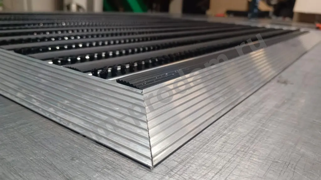 Порог алюминиевый универсальный