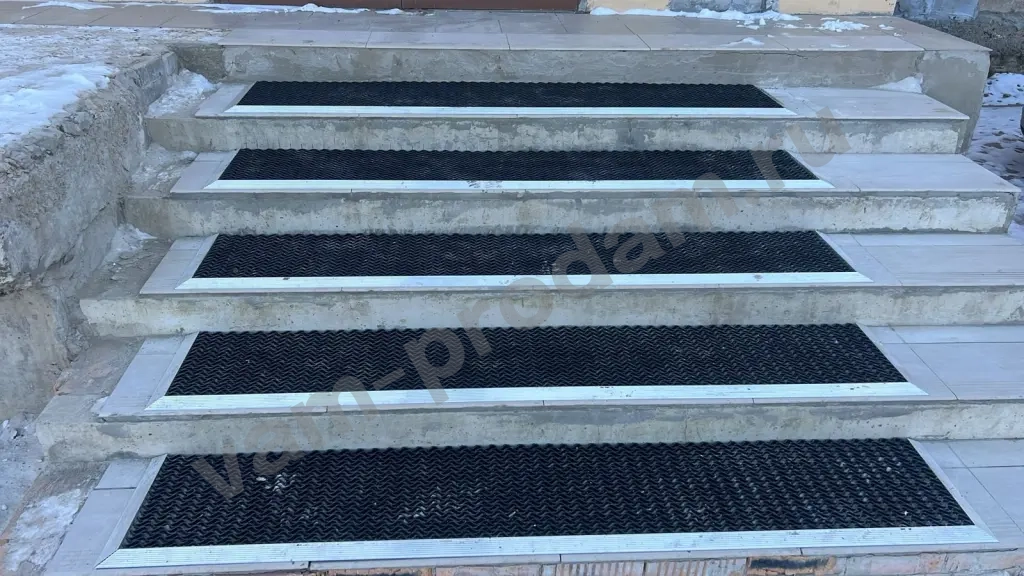 Порог алюминиевый универсальный