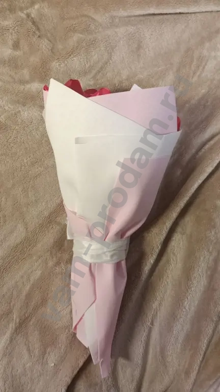 Розы из атласных лент