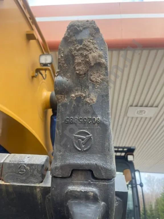 Адаптеры и коронки ковшей экскаваторов SANY