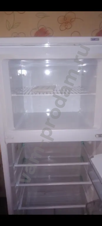 рабочий б/у холодильник