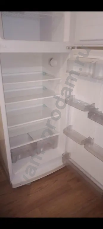 рабочий б/у холодильник