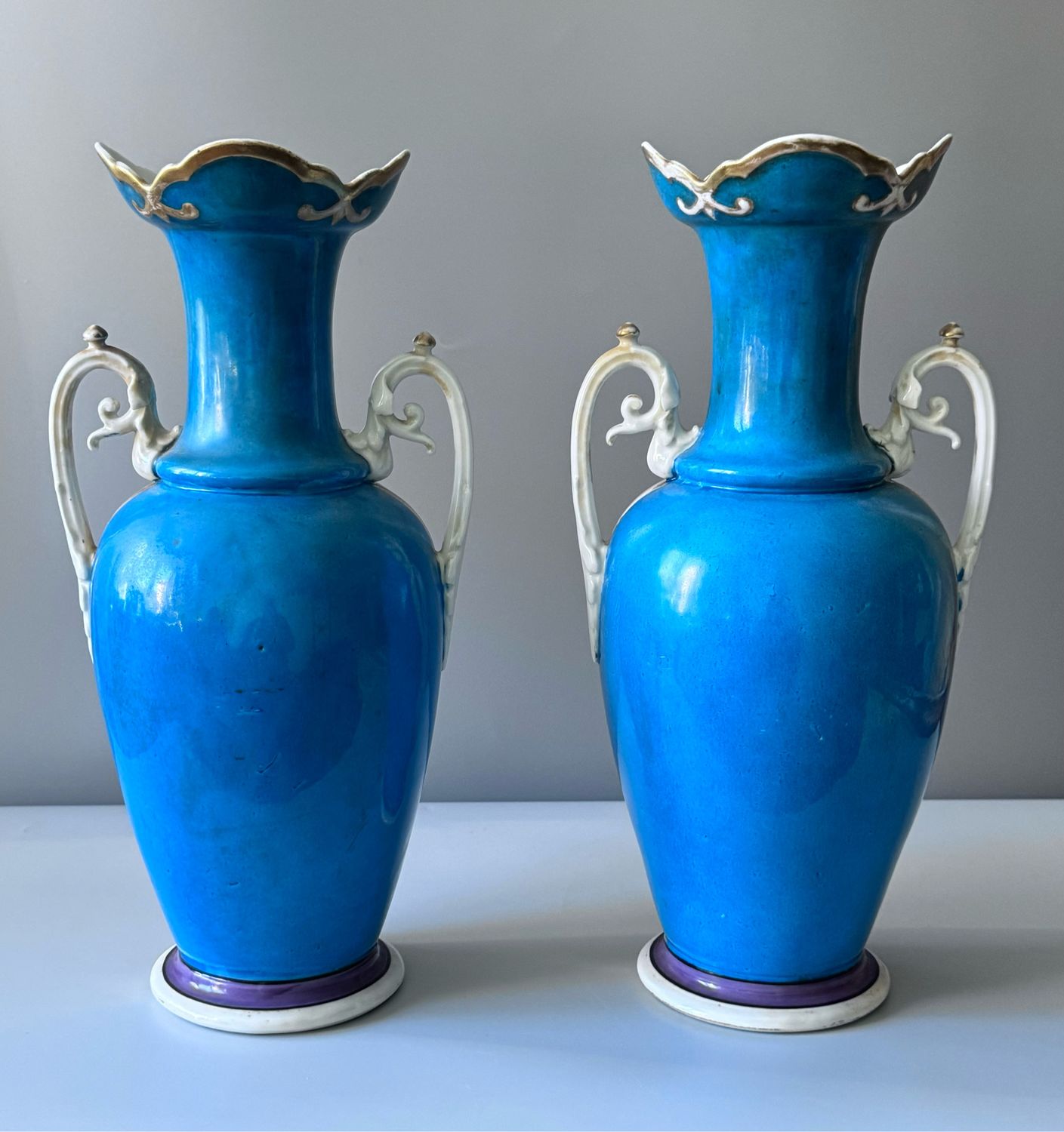 Старинные фарфоровые вазы. Франция