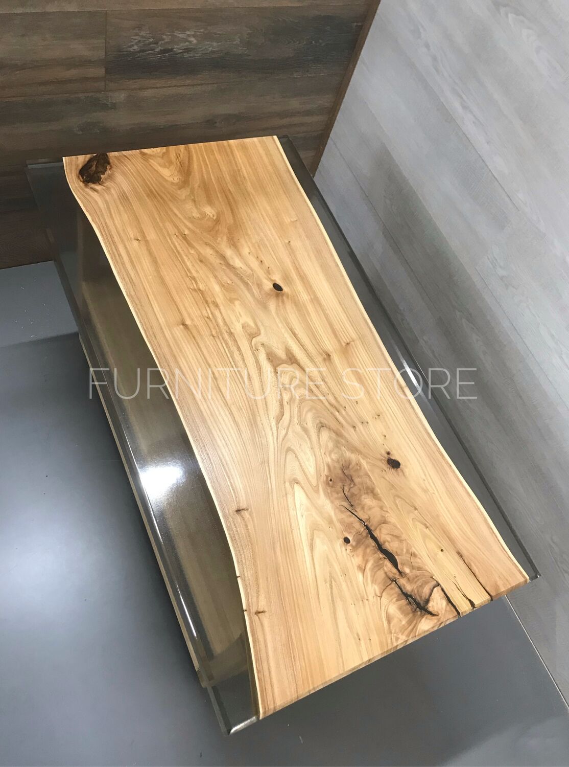 Столы: Журнальный стол из массива дерева и смолы