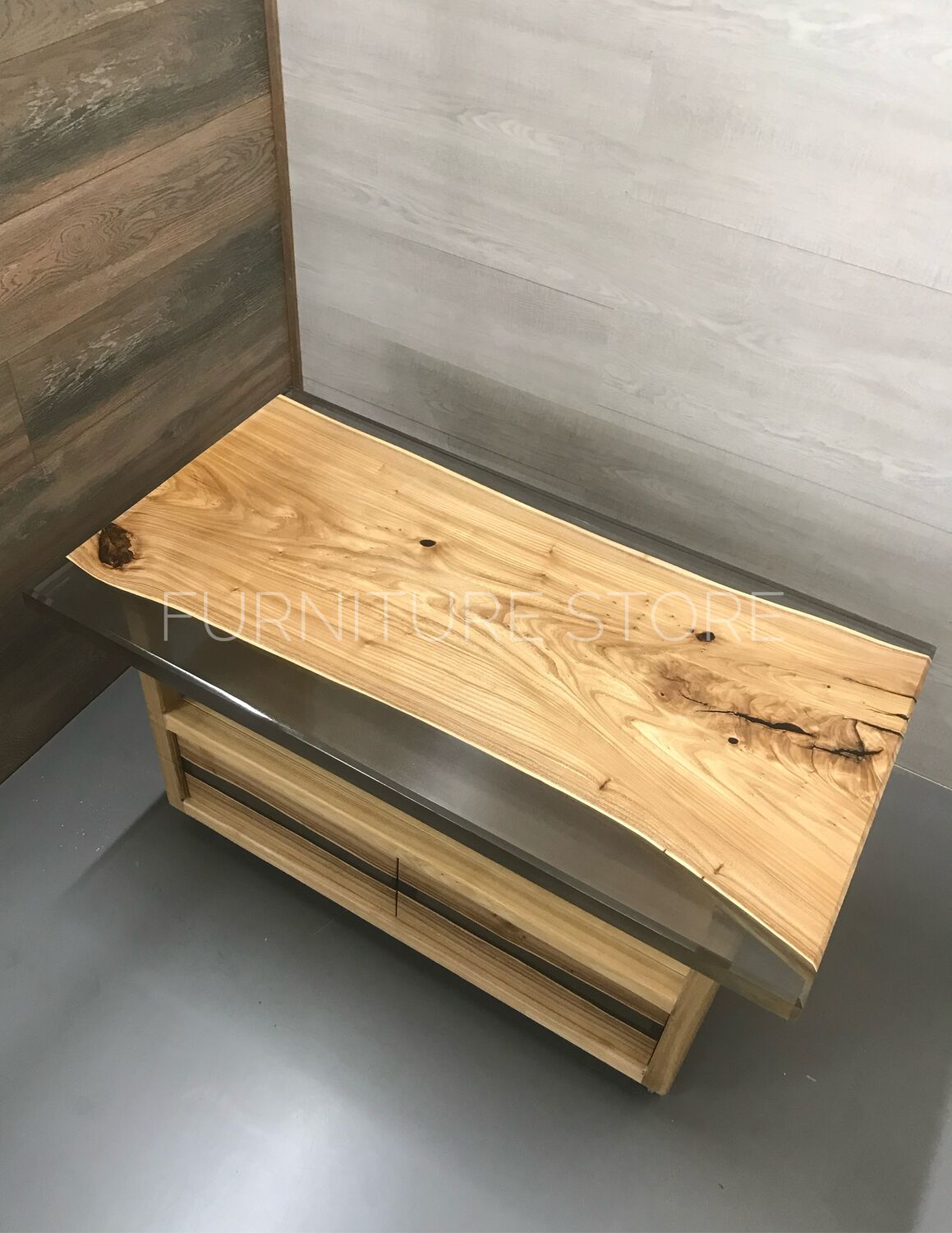 Столы: Журнальный стол из массива дерева и смолы