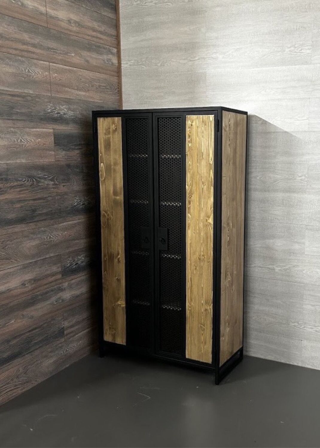 Шкафы: Шкаф в стиле лофт