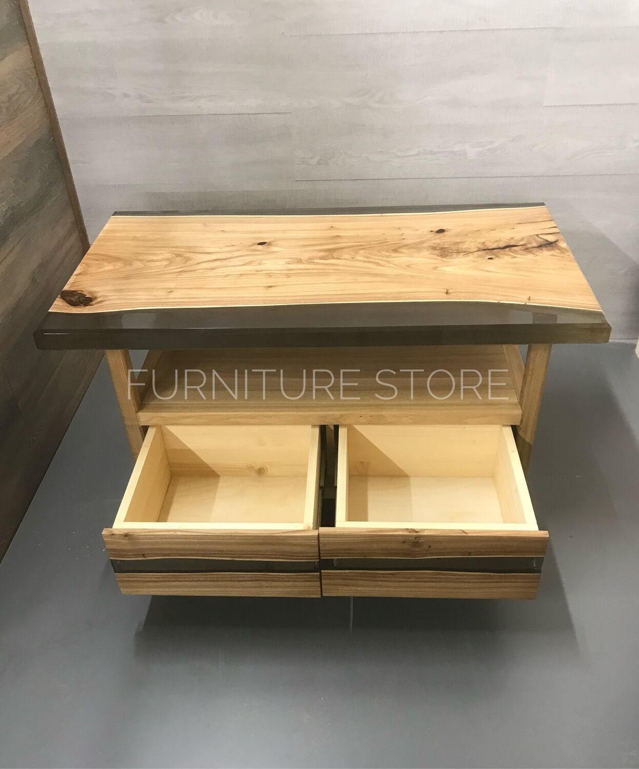 Столы: Журнальный стол из массива дерева и смолы