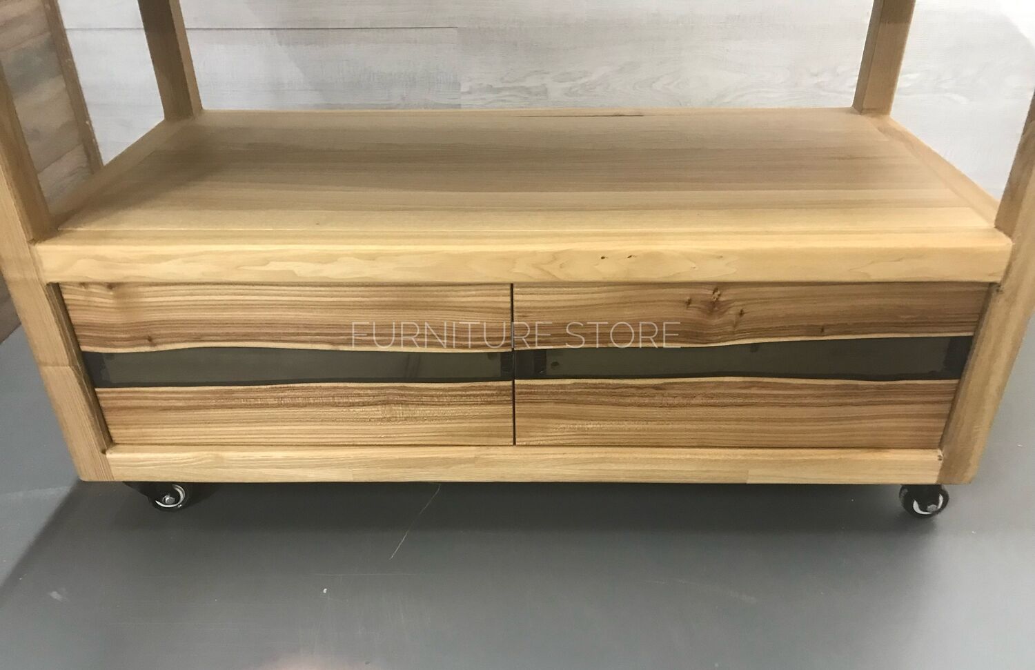 Столы: Журнальный стол из массива дерева и смолы